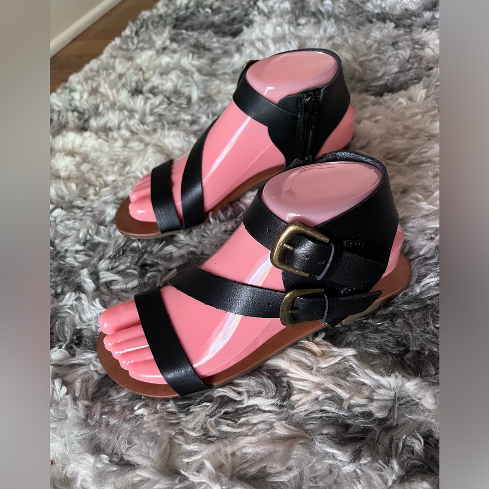 🌸American Eagle Sandals🌸